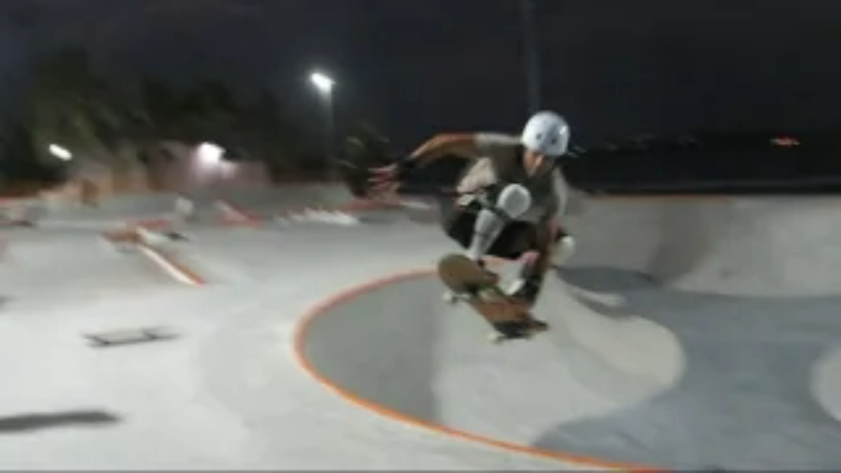 Eddie Signaigo Skateboarding 2