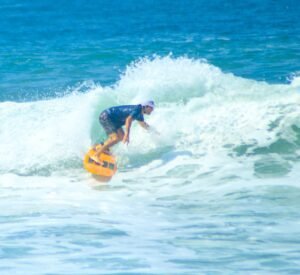 Eddie Signaigo surfing in Bahía Santiago, Manzanillo.