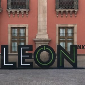 León sign.,