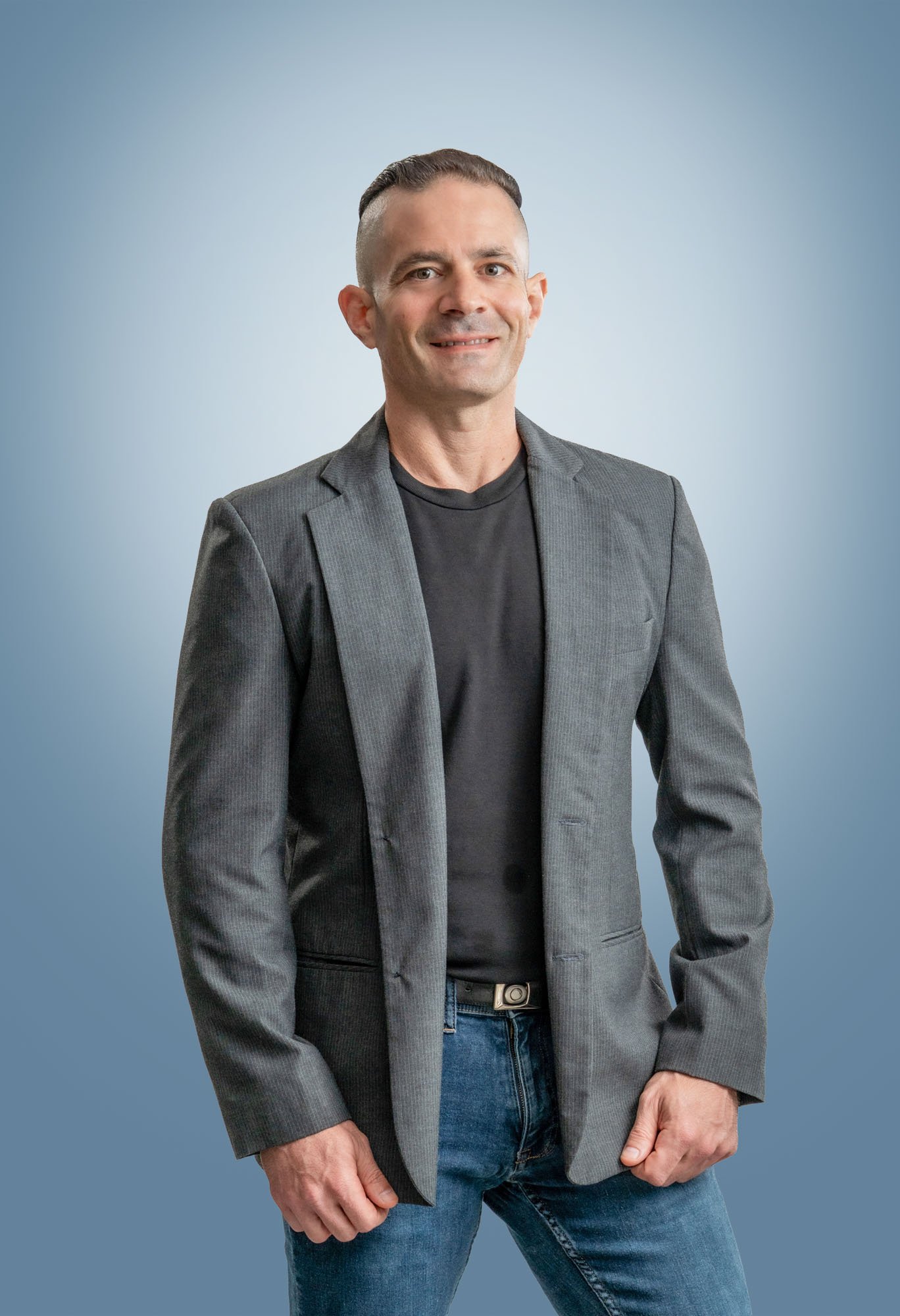 Eddie Signaigo Official Author Website Headshot